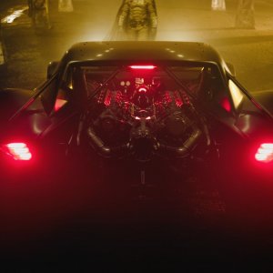 The Batman: la Batmobile in una scena dal film