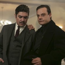 L'ombra del giorno: Riccardo Scamarcio e Lino Musella in una scena del film