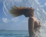 Miriam Leone in luna di miele: le foto in topless fanno impazzire i fan