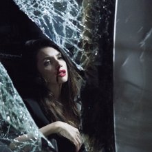 Occhiali neri: Ilenia Pastorelli in una scena agghiacciante