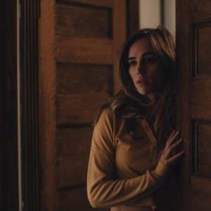 Seance - Piccoli omicidi tra amiche: Colleen Furlan in una scena del film