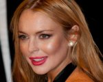 Lindsay Lohan debutta su TikTok e i fan si interrogano sulla pronuncia del suo cognome