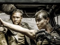 Mad Max: Fury Road, Charlize Theron denuncia il comportamento di Tom Hardy sul set: 'Non mi sentivo al sicuro'