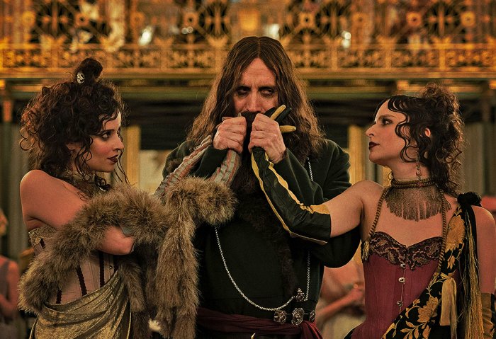 The King’s Man - Le origini, Rhys Ifans è Rasputin: “Ridere dei potenti aiuta il cambiamento”