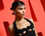 The Batman: Zoe Kravitz infiamma la premiere londinese con un abito 'felino' (FOTO)