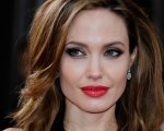 Angelina Jolie: 'Dobbiamo fare il possibile per aiutare coloro che fuggono dall'Ucraina'