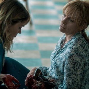 Frammenti di lei: Bella Heathcote e Toni Collette in una scena