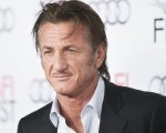 Sean Penn sostiene l'Ucraina: 'Non dovrebbe combattere da sola'
