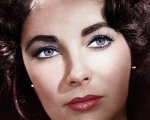 Elizabeth Taylor: perché aveva gli occhi viola?
