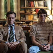 Vostro onore: Stefano Accorsi e Matteo Oscar Giuggioli in una scena della fiction Rai