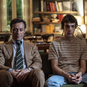 Vostro onore: Stefano Accorsi e Matteo Oscar Giuggioli in una scena della fiction Rai