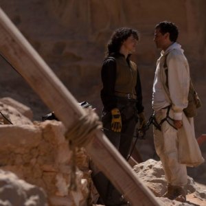 Moon Knight: May Calamawy e Oscar Isaac in una scena