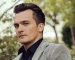 Rebel Moon: Rupert Friend nel cast del film sci-fi diretto da Zack Snyder
