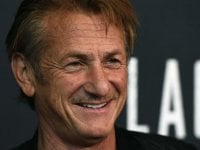 Sean Penn ha camminato per chilometri fino al confine con la Polonia per documentare la crisi ucraina