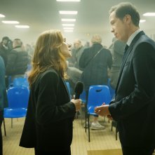 La promessa - Il prezzo del potere: Isabelle Huppert e Reda Kateb in una scena del film