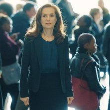 La promessa - Il prezzo del potere: Isabelle Huppert durante una scena del film