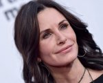 Courteney Cox: 'Le donne affrontano molte difficoltà, tra menopausa, depressione ed essere mamma'