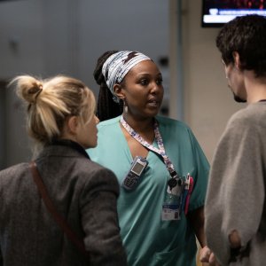 Parigi, tutto in una notte: Marina Fois, Marin Laurens in una scena