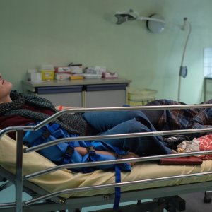 Parigi, tutto in una notte: Valeria Bruni Tedeschi e Marina Fois in una scena