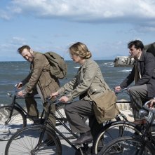 C'era una volta il crimine: Marco Giallini con Giampaolo Morelli e  Carolina Crescentini in una scena del film