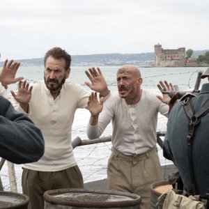 C'era una volta il crimine: Marco Giallini con Gianmarco Tognazzi in una scena del film