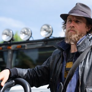 Omicidio a Los Angeles: Charlie Hunnam in una scena del film