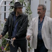 Omicidio a Los Angeles: Charlie Hunnam e Mel Gibson in una sequenza