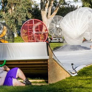 Jackass Forever: un pericoloso scivolo acquatico