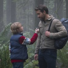 The Adam Project: Ryan Reynolds, Walker Scobell in una sequenza