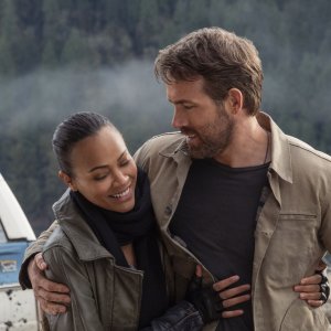 The Adam Project: Ryan Reynolds, Zoe Saldana in una scena