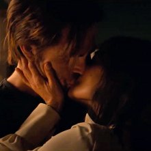 All the Old Knives: Thandiwe Netwon e Chris Pine avvolti in un bacio appassionato