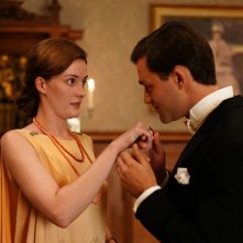 Hotel Portofino: Olivia Morris e Lorenzo Richelmy in una scena della serie