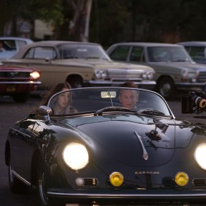 Licorice Pizza: Alana Haim e Sean Penn in una scena del film