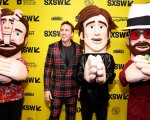 Nicolas Cage: le teste giganti dell'attore alla premiere del suo nuovo film (FOTO)