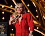 Rebel Wilson prende in giro Leonardo DiCaprio: 'gli piacciono giovani, lo sanno tutti'
