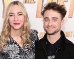 Daniel Radcliffe e la fidanzata Erin Darke sul tappeto rosso per la premiere di The Lost City (FOTO)