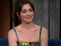 Anne Hathaway ha messo in crisi Jared Leto con la sua imitazione di Lady Gaga in House of Gucci