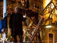 Il Re, la recensione: Un Luca Zingaretti intenso in un prison drama solido e crudo