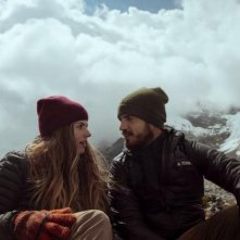 La parola addio non esiste: Maxi Iglesias e Stephanie Cayo in un'immagine