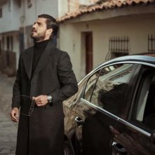 La parola addio non esiste: Maxi Iglesias in una scena