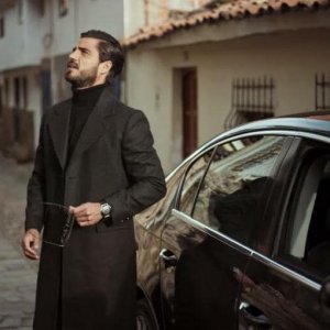 La parola addio non esiste: Maxi Iglesias in una scena