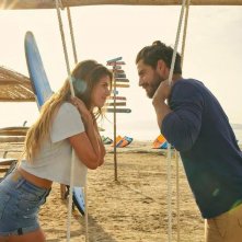 La parola addio non esiste: Maxi Iglesias e Stephanie Cayo in una scena