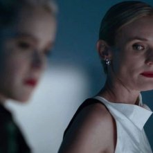 Swimming With Sharks: Diane Kruger e Kiernan Shipka in una scena