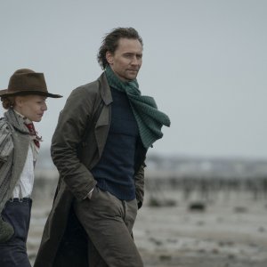 Il serpente dell'Essex: Tom Hiddleston e Claire Danes in una scena