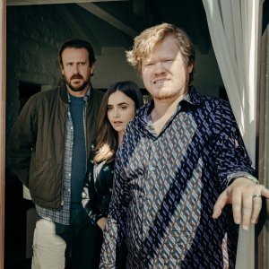 Windfall: Lily Collins, Jesse Plemons e Jason Segel in una scena