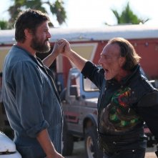 Altrimenti ci arrabbiamo: Edoardo Pesce e Massimiliano Rossi in una scena