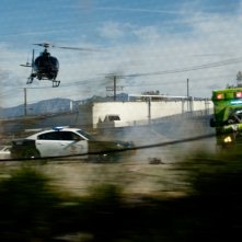 Ambulance: una scena dell'inseguimento tra l'ambulanza, polizia ed elicottero