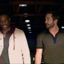 Ambulance: Jake Gyllenhaal insieme a Yahya Abdul-Mateen II in una scena del film