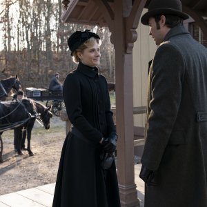 The Gilded Age: Thomas Cocquerel e Louisa Jacobson in una scena della serie