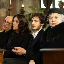 I cassamortari: Lucia Ocone, Gian Marco Tognazzi, Alessandro Sperduti e Giuliana Lojodice in in una scena del film